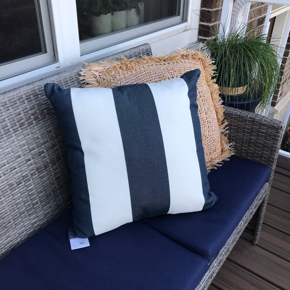 New Pottery Barn Classic Striped Indoor/Outdoor Pillow, NWT Blue Stripe Pillow - Picture 2 of 4